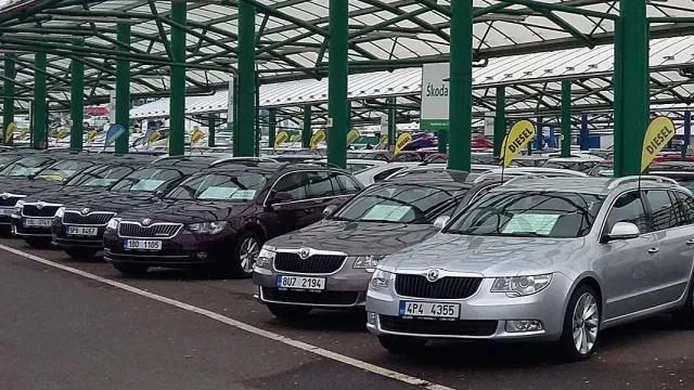 Nabídka ojetin v Praze je proti zbytku ČR mladší, s nižším nájezdem, ale i dražší