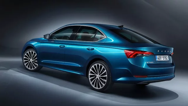 Škoda začíná prodávat po Octavii Combi i klasický liftback. Na nejlevnější verzi si ještě počkáte