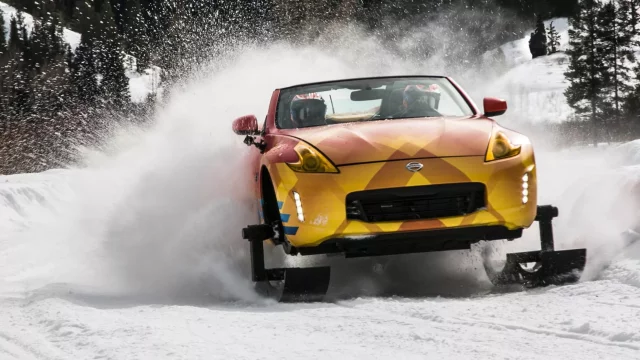 Nissan 370Zki je nadupaný sněžný skútr na základech svalnatého roadsteru