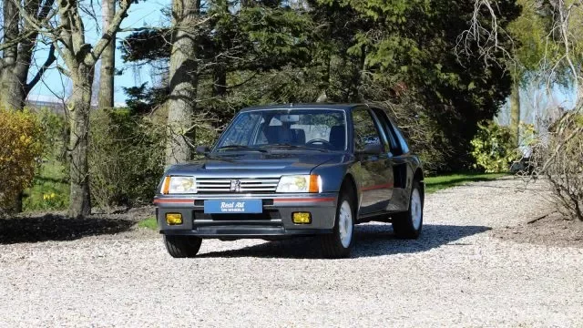 Nejlepší způsob, jak oslavit 40. výročí Peugeotu 205, je nákup homologačního speciálu skupiny B. Připravte si devět milionů
